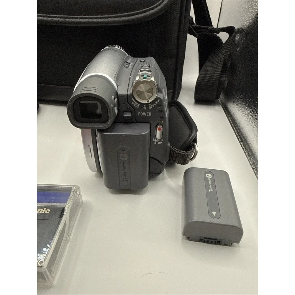 Sony Handycam Handheld Camcorder DCR-HC36 w/ case, charger, battery camera READ